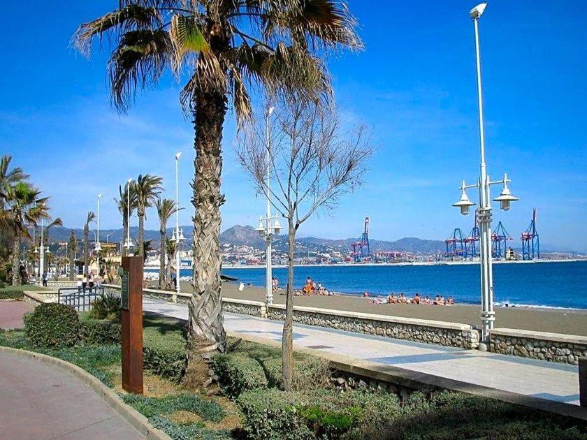 Reyna Apartamentos Malaga Bagian luar foto