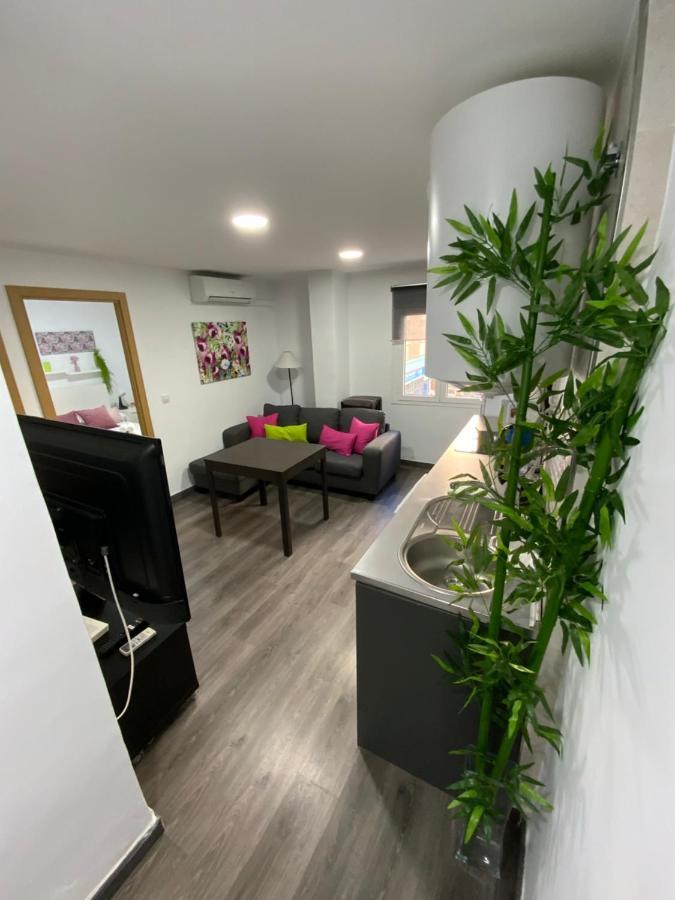 Reyna Apartamentos Malaga Bagian luar foto